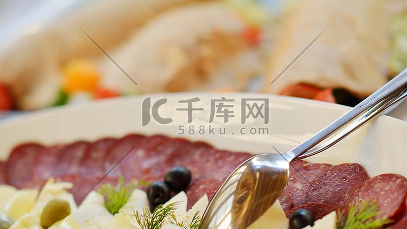 糖果包装机：揭秘其优缺点，助力企业高效生产