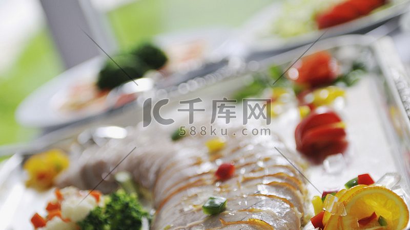 一手货源指的是直接从生产厂家或品牌方获取的货源，具有以下优势：